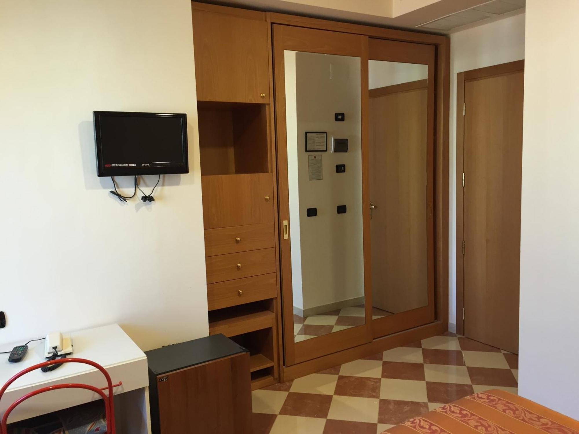 Hotel Fiorella Senigallia Quarto foto