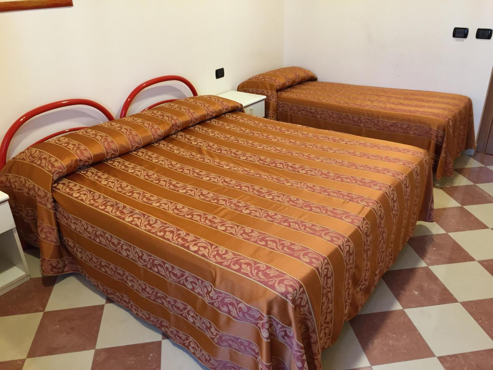 Hotel Fiorella Senigallia Quarto foto