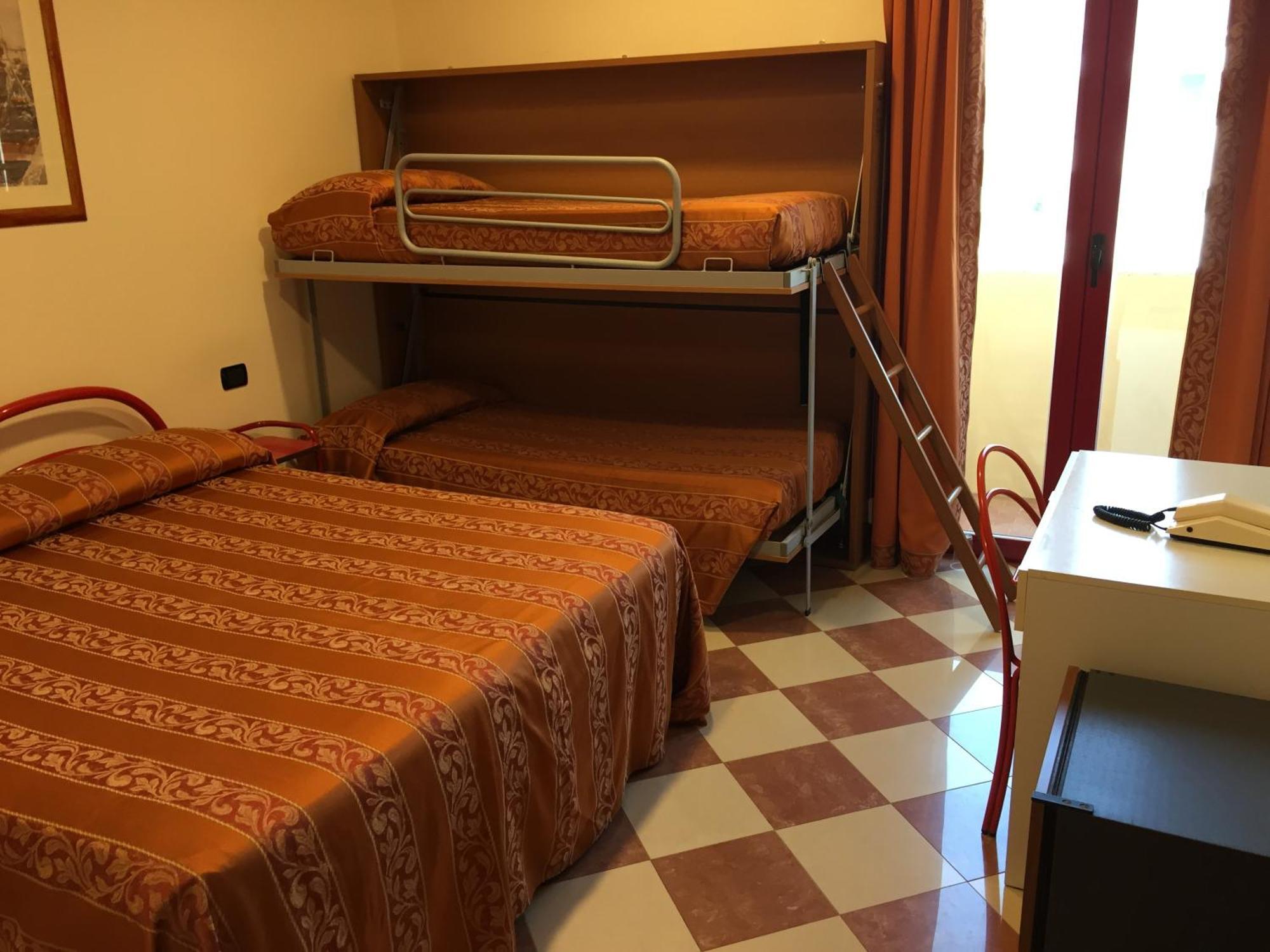 Hotel Fiorella Senigallia Quarto foto
