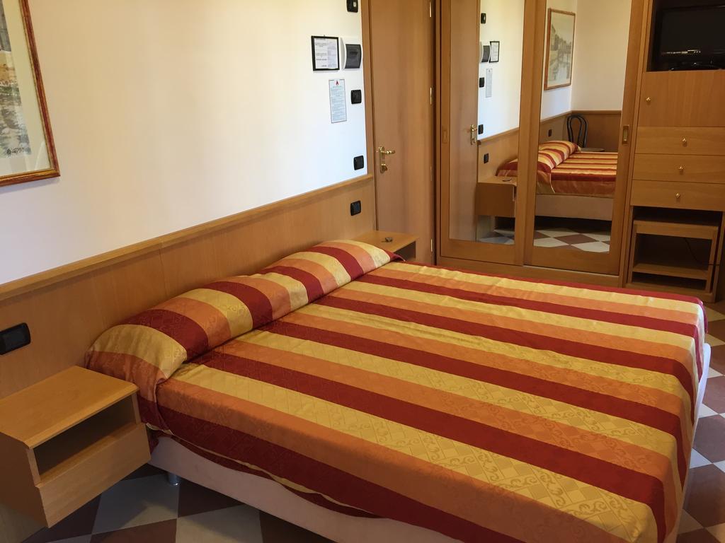 Hotel Fiorella Senigallia Quarto foto