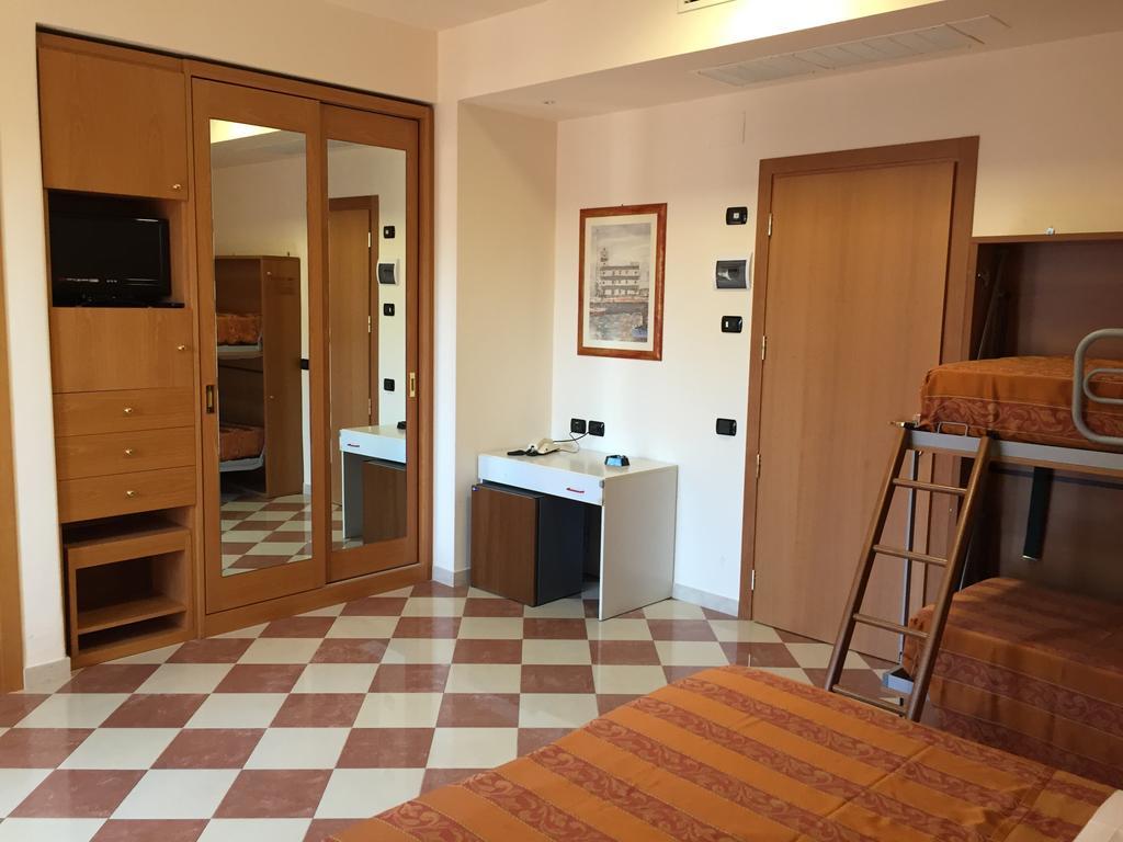 Hotel Fiorella Senigallia Quarto foto